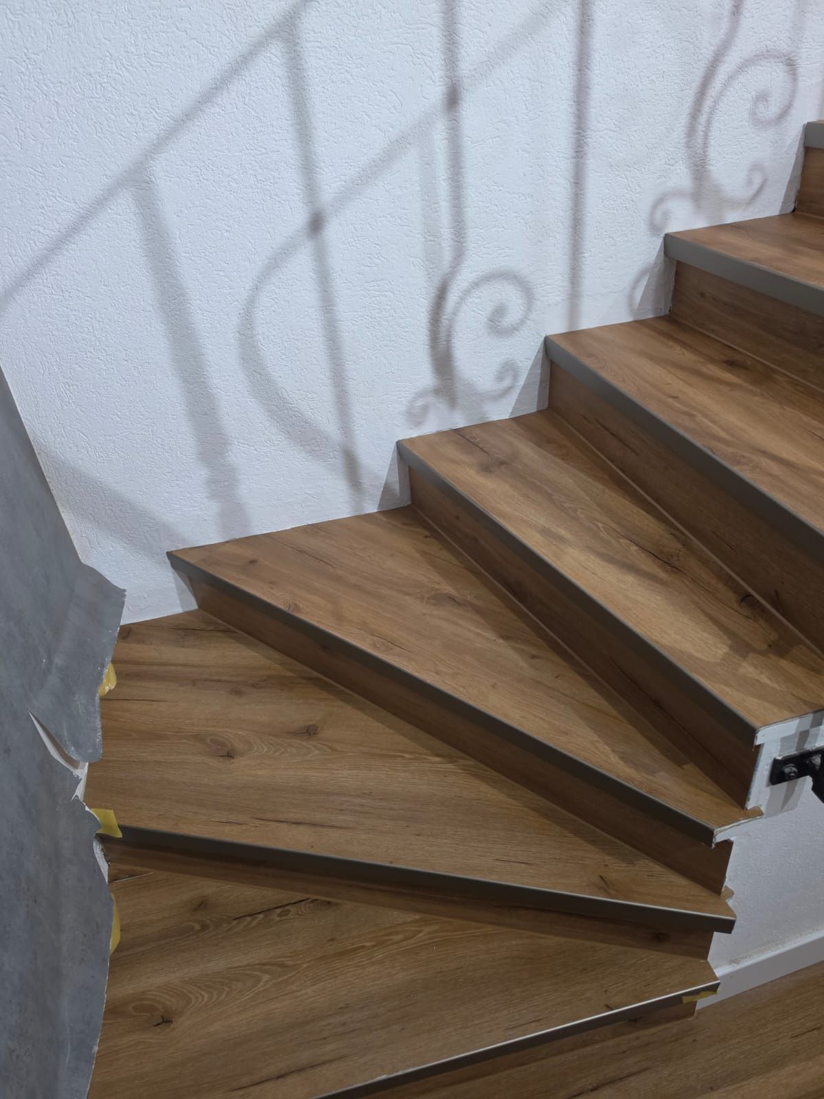 Treppe mit hochwertiger Klebevinyl-Oberflaeche
