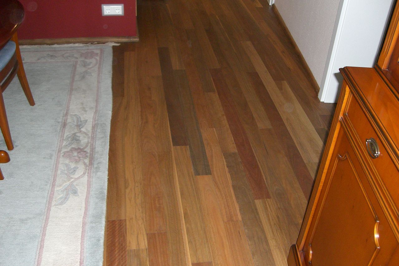 Spotted-Gum-Parkett mit markanter, aber ruhiger Maserung