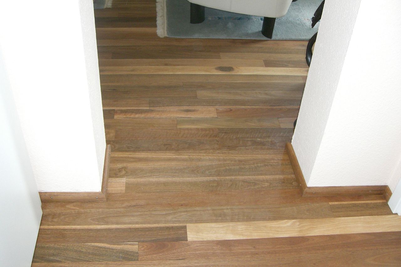 Detaillierte Holzstruktur von Spotted-Gum-Dielen